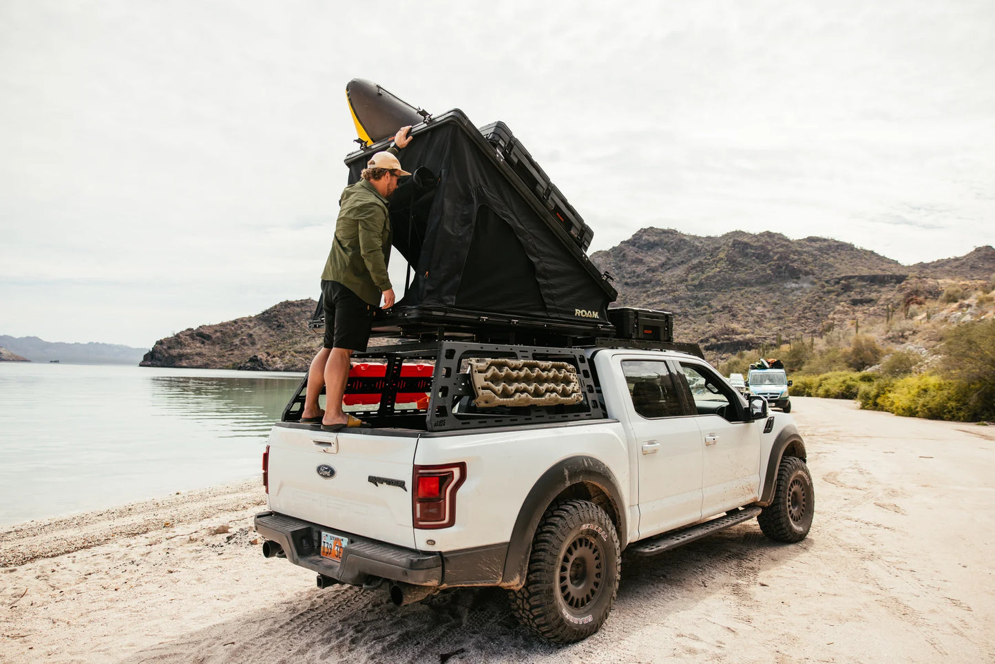 THE DESPERADO HARDSHELL ROOFTOP TENT