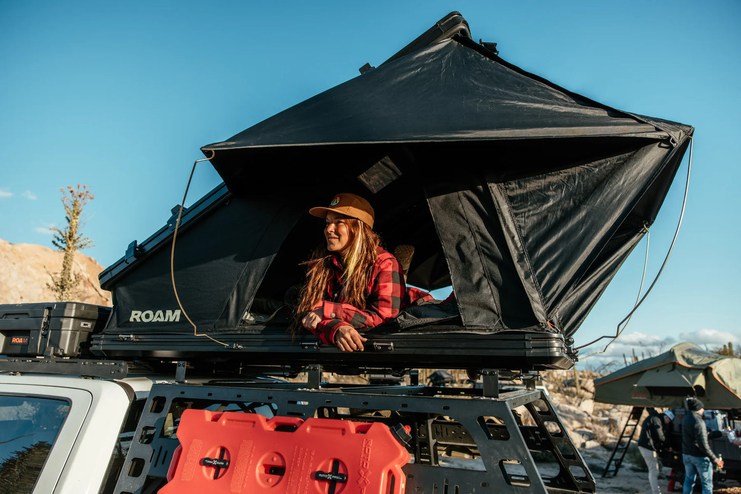 THE DESPERADO HARDSHELL ROOFTOP TENT