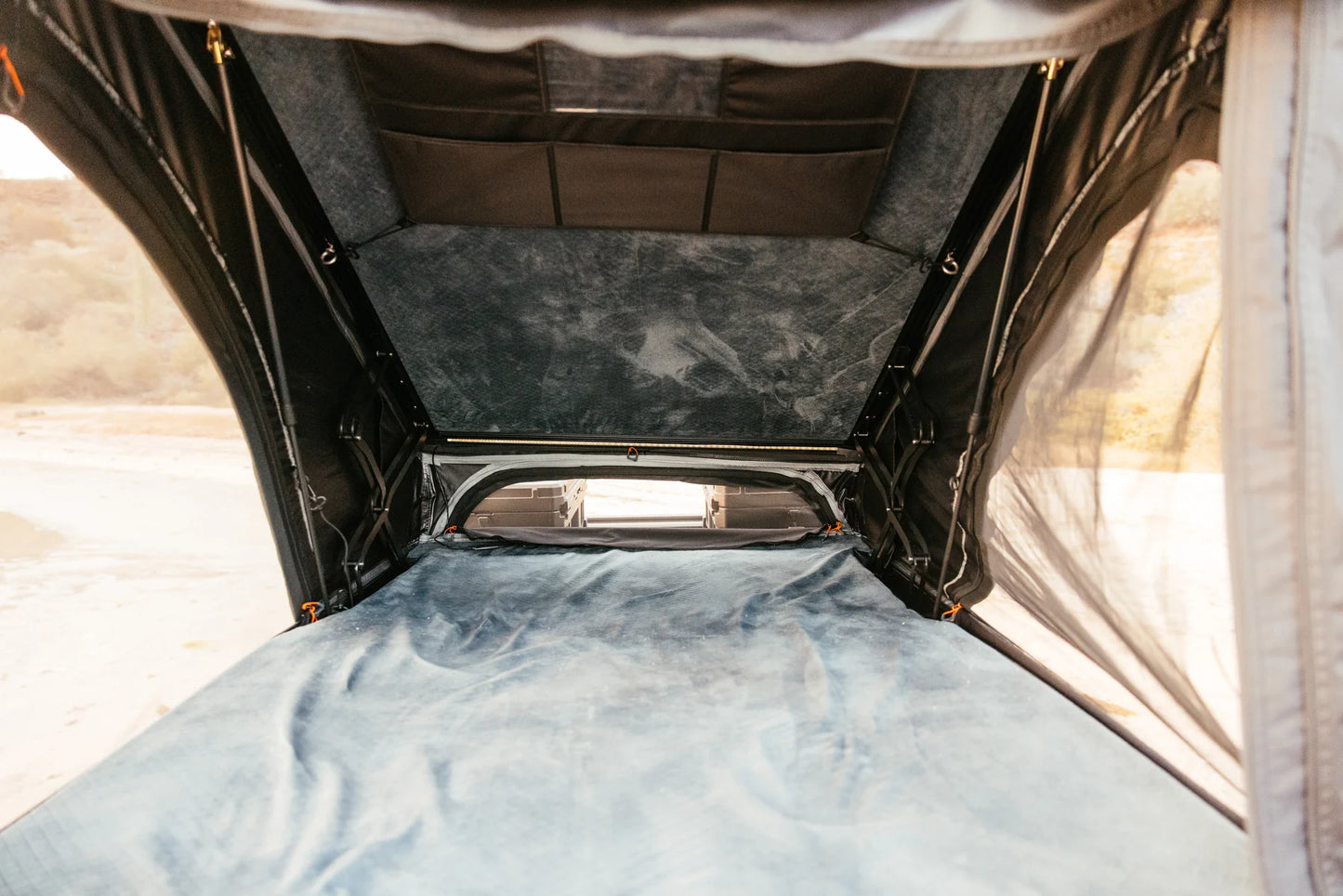 THE DESPERADO HARDSHELL ROOFTOP TENT